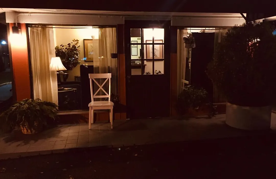 Cheshire Motor Inn-1